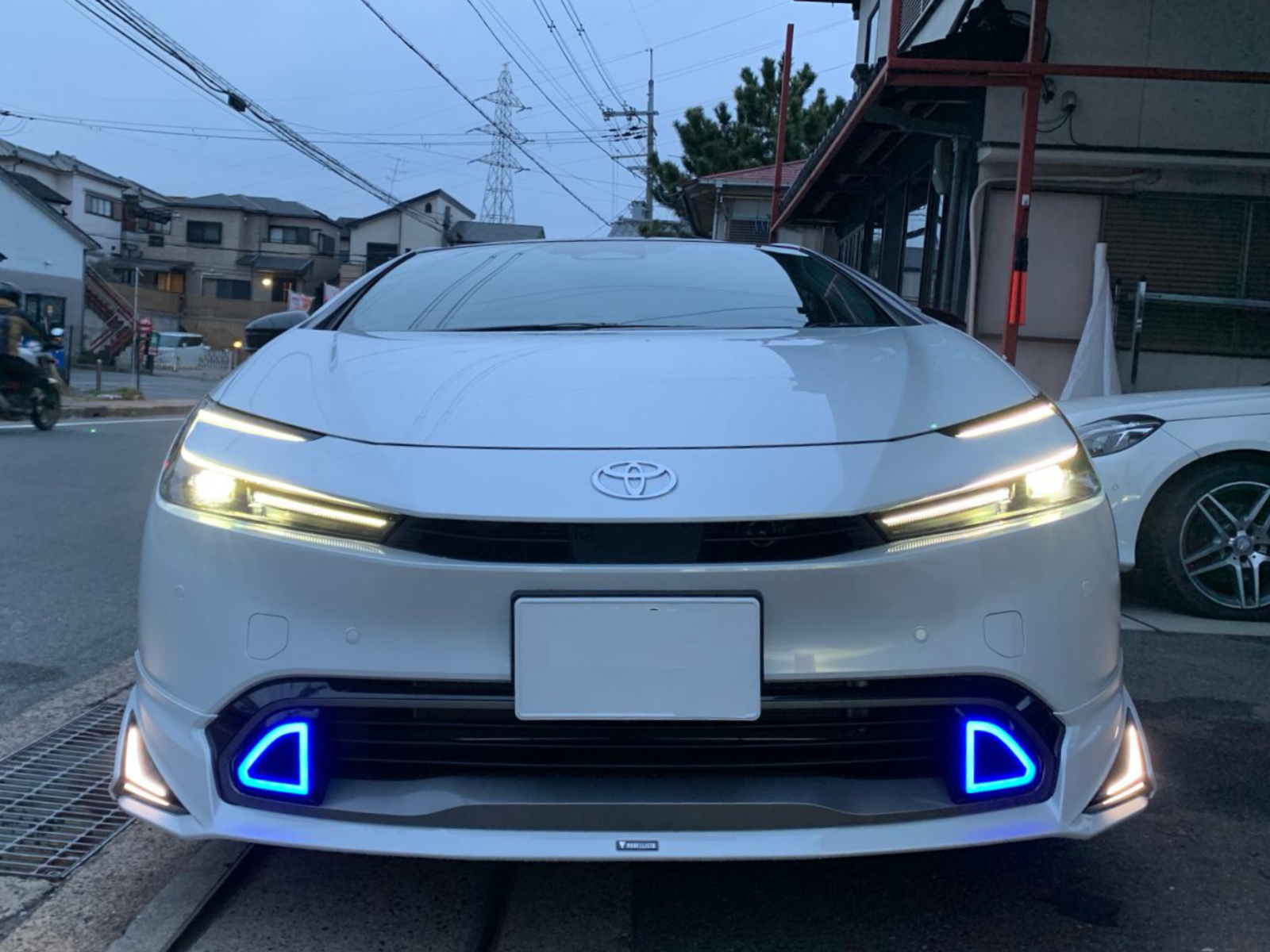 Toyota Prius | MXWH60 |